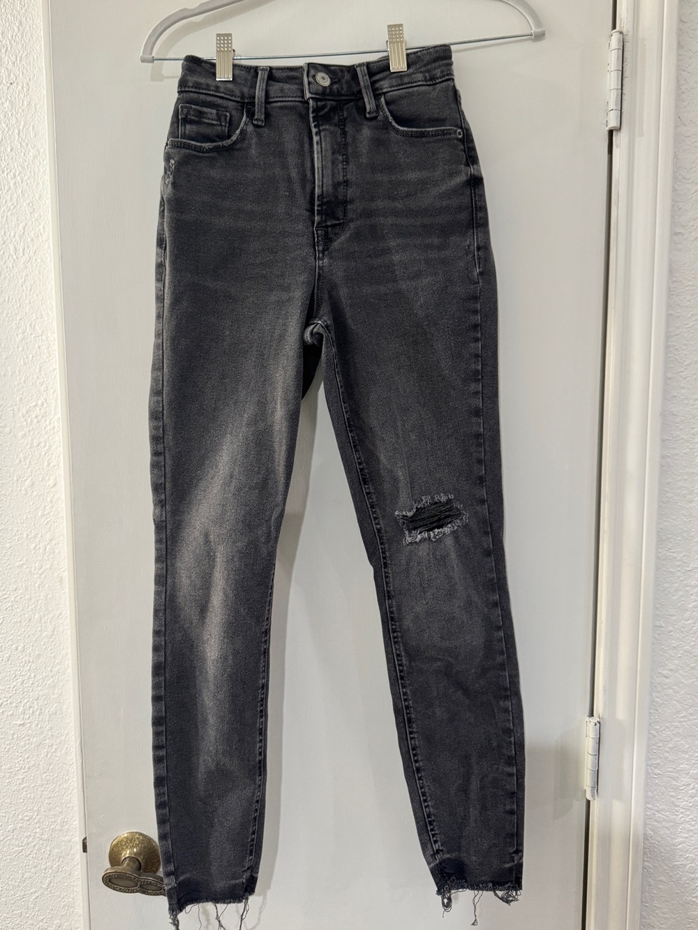 Old Navy Extra High-Waisted Rockstar 360° Stretch Super-Skinny Jeans